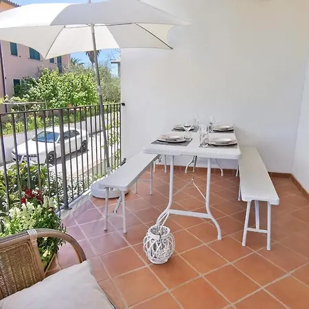 Welcomely - La Terrazza Sul Faro 托尔托利